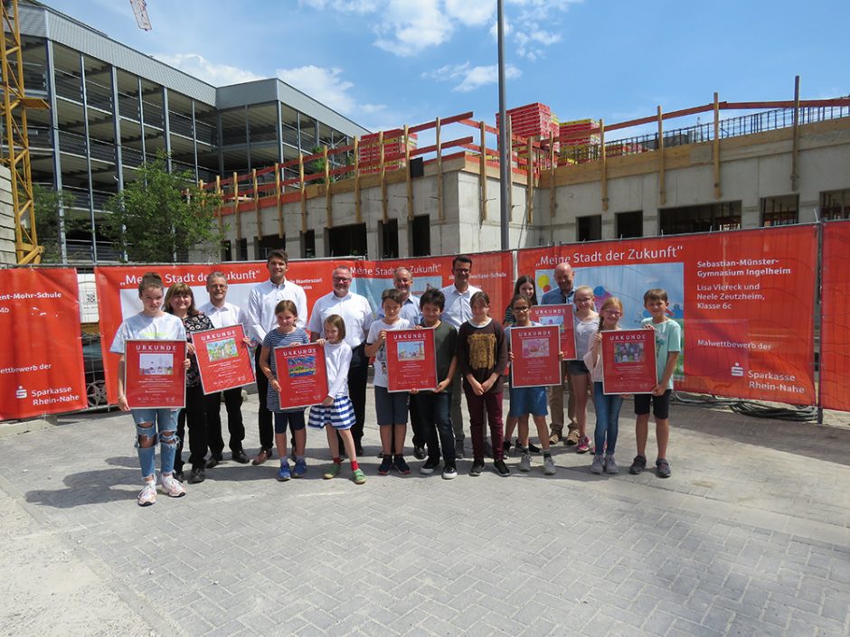„Meine Stadt der Zukunft“ – großer Malwettbewerb an Ingelheimer Schulen für die Bauzäune an den Baustellen Kelteneck in Ingelheim